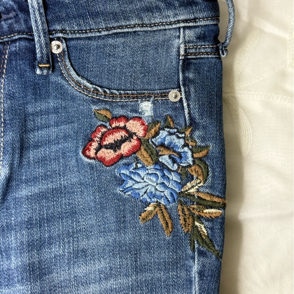 Abercrombie & Fitch Signature Collection Jeans Floral Embroidery - Picture 8 of 12